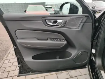 VOLVO XC60 B4 Ultimate Dark Diesel AWD 360 Kamera Pano