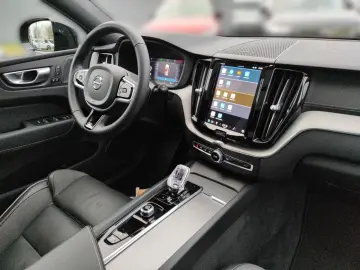 VOLVO XC60 B4 Ultimate Dark Diesel AWD 360 Kamera Pano