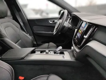 VOLVO XC60 B4 Ultimate Dark Diesel AWD 360 Kamera Pano