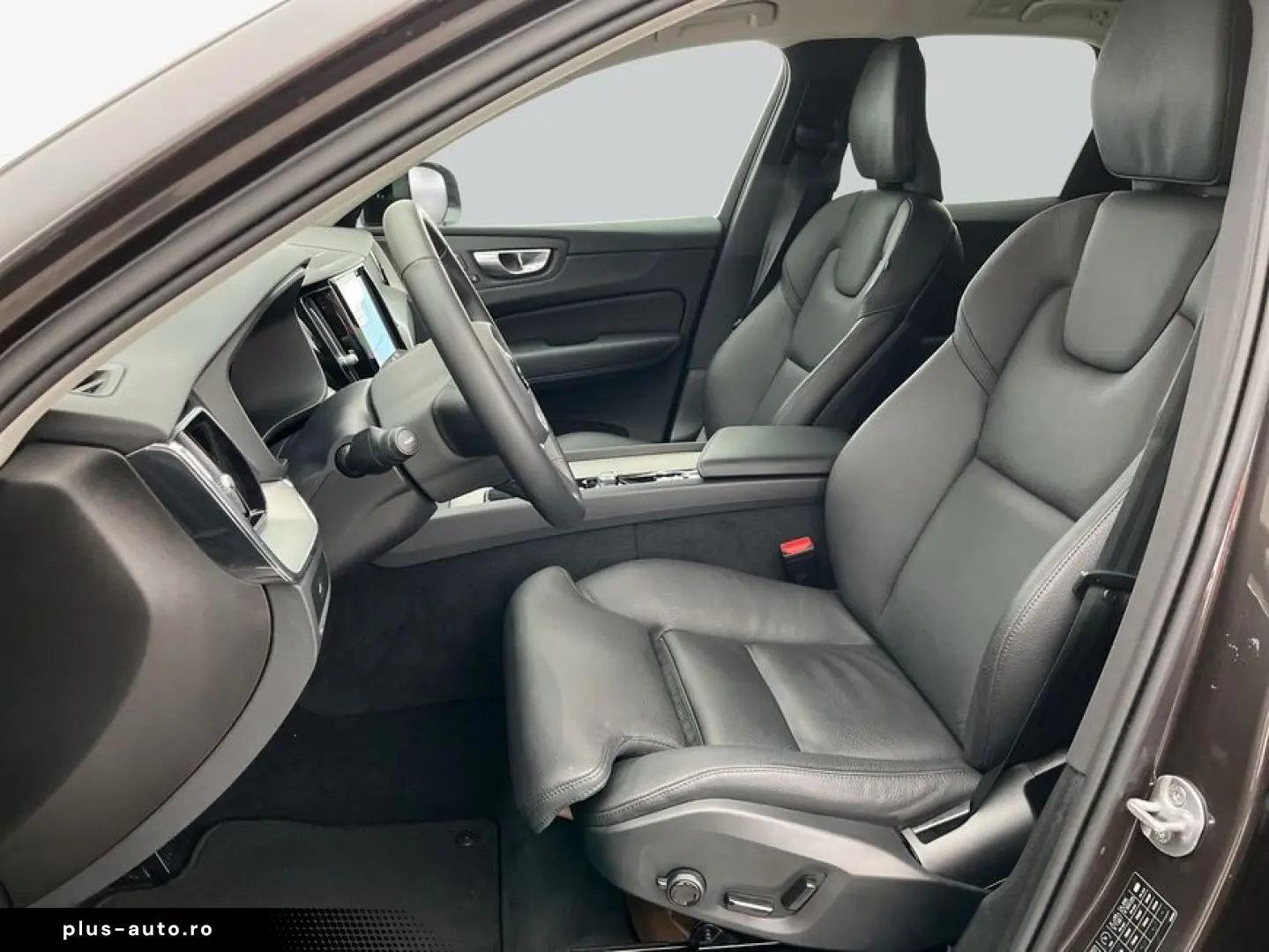 VOLVO XC60 B4 D AWD Plus Dark