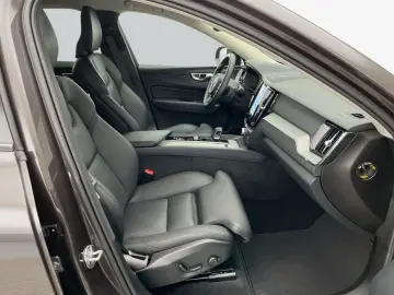 VOLVO XC60 B4 D AWD Plus Dark