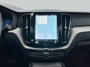 VOLVO XC60 B4 D AWD Plus Dark