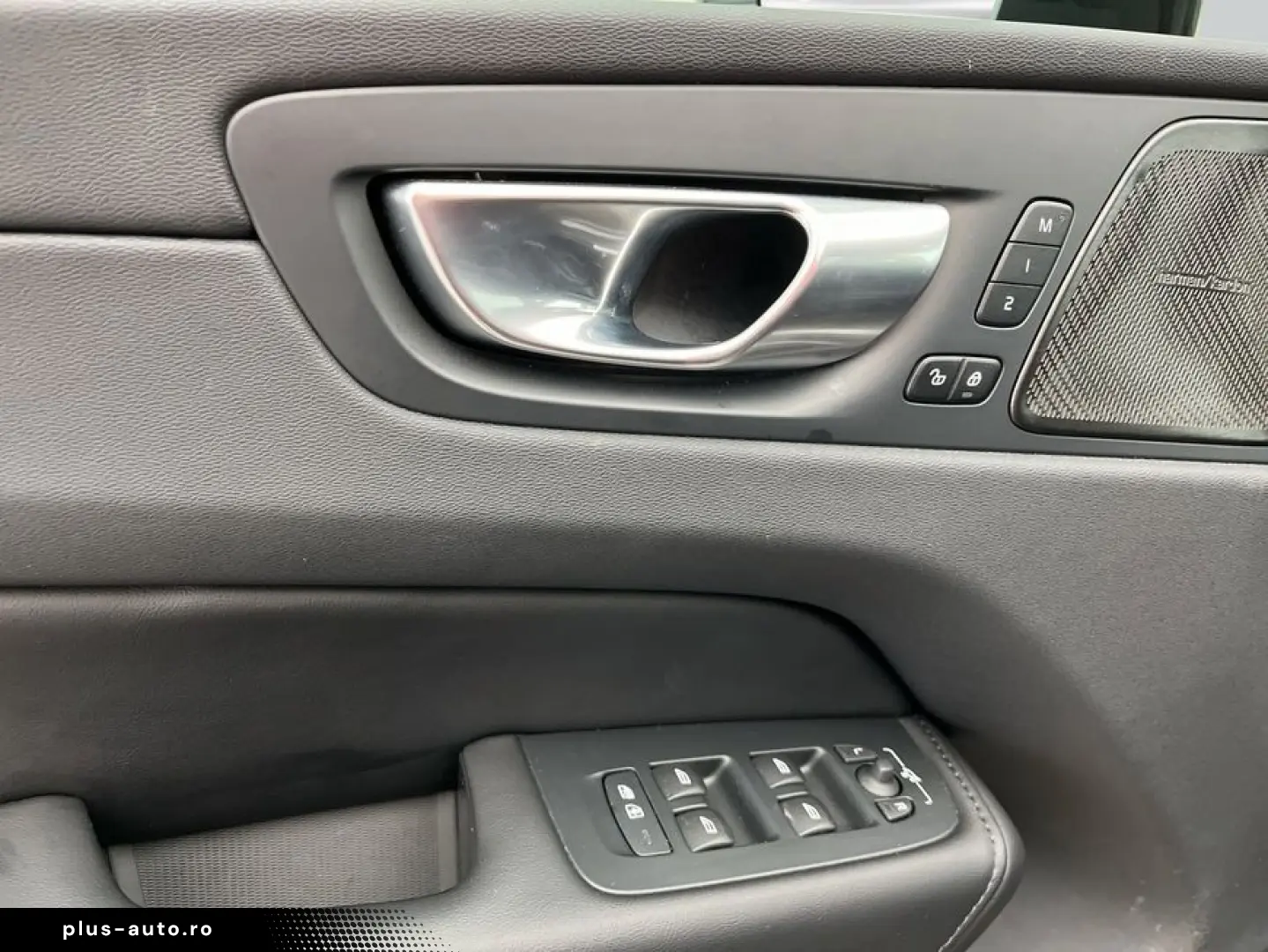 VOLVO XC60 B4 D AWD Plus Dark