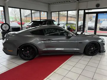 FORD Mustang GT Fastback 5.0 Liter 20 Zoll Gewindefah