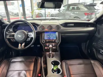 FORD Mustang GT Fastback 5.0 Liter 20 Zoll Gewindefah