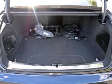 AUDI A8 60TFSIe qu S LINE BLACK PANO HUD DIGMATRIX TV