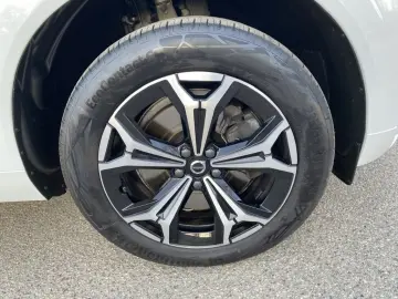 VOLVO XC60 Momentum Pro AWD B5 Diesel EU6d digitales C