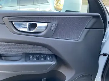 VOLVO XC60 Momentum Pro AWD B5 Diesel EU6d digitales C