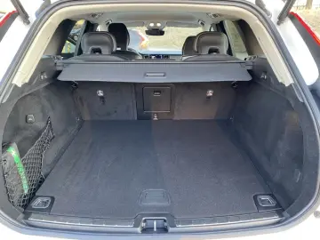 VOLVO XC60 Momentum Pro AWD B5 Diesel EU6d digitales C