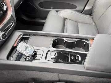 VOLVO XC60 B5 D AWD ULTIMATE BRIGHT-AHK-Luft-Sthzg-360