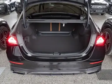 MERCEDES-BENZ E 200 AMG-Sport Pano Burm HUD Distr 20