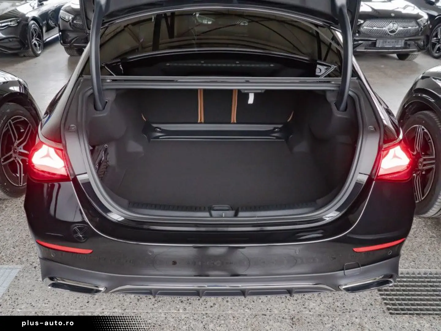 MERCEDES-BENZ E 200 AMG-Sport Pano Burm HUD Distr 20