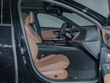 MERCEDES-BENZ E 200 AMG-Sport Pano Burm HUD Distr 20