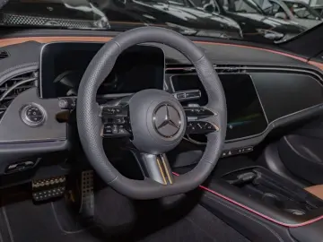 MERCEDES-BENZ E 200 AMG-Sport Pano Burm HUD Distr 20