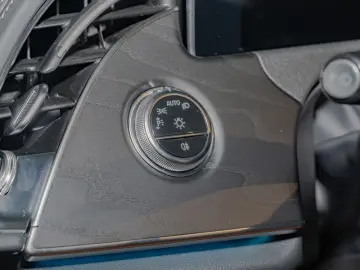 MERCEDES-BENZ E 200 AMG-Sport Pano Burm HUD Distr 20