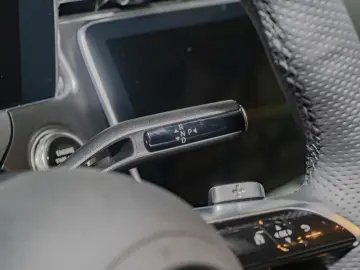 MERCEDES-BENZ E 200 AMG-Sport Pano Burm HUD Distr 20