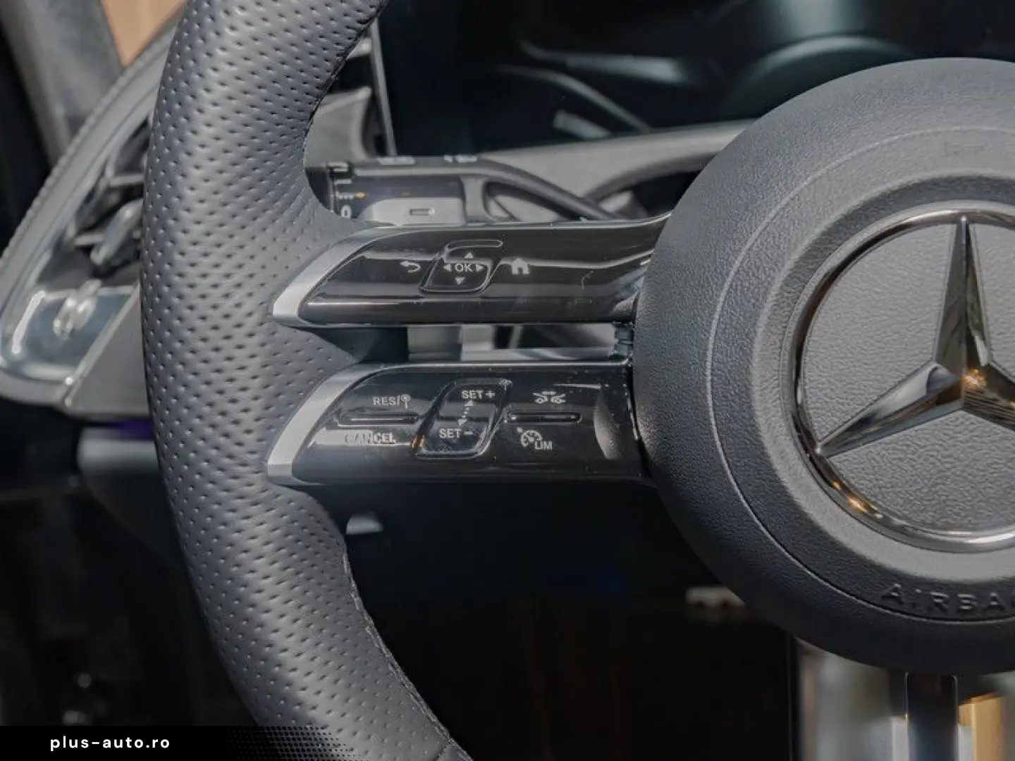 MERCEDES-BENZ E 200 AMG-Sport Pano Burm HUD Distr 20