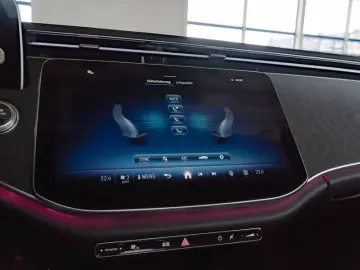 MERCEDES-BENZ E 200 AMG-Sport Pano Burm HUD Distr 20