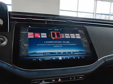 MERCEDES-BENZ E 200 AMG-Sport Pano Burm HUD Distr 20