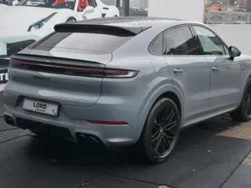 PORSCHE Cayenne Coupe S E-Hybrid Sport Design Paket HAL