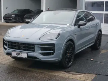 PORSCHE Cayenne Coupe S E-Hybrid Sport Design Paket HAL