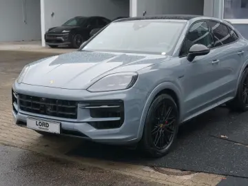 PORSCHE Cayenne Coupe S E-Hybrid Sport Design Paket HAL