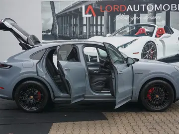 PORSCHE Cayenne Coupe S E-Hybrid Sport Design Paket HAL