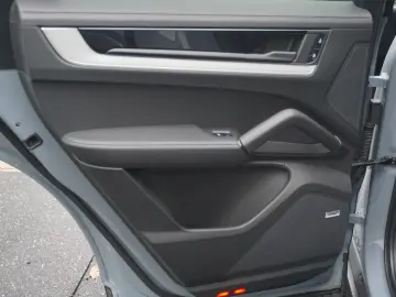 PORSCHE Cayenne Coupe S E-Hybrid Sport Design Paket HAL