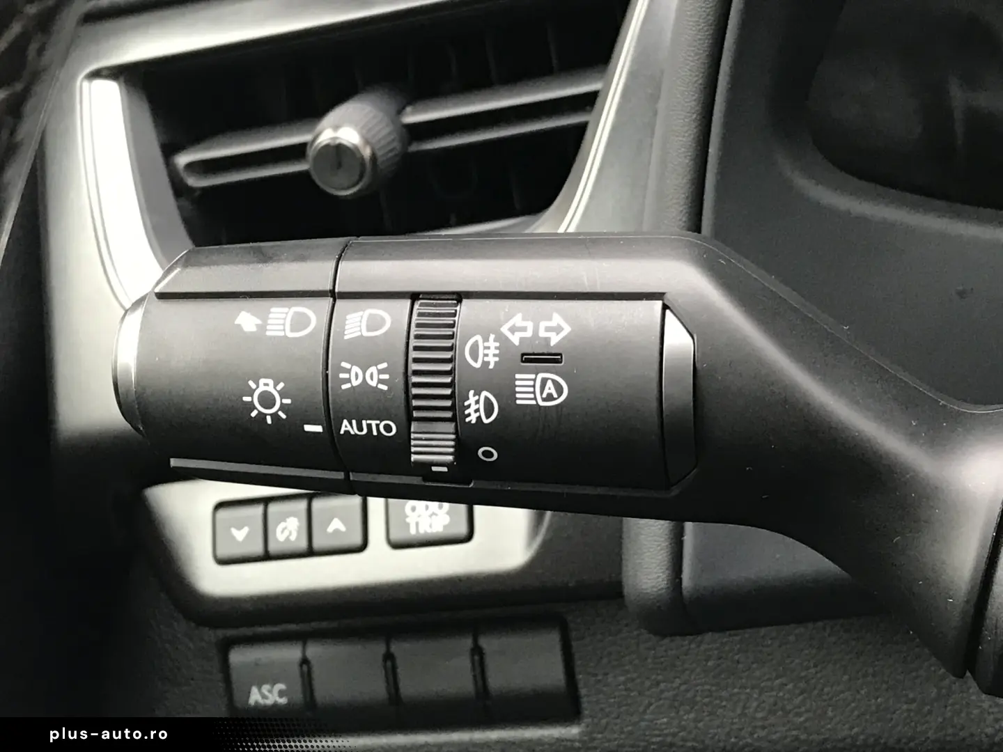 LEXUS UX300e BUSINESS