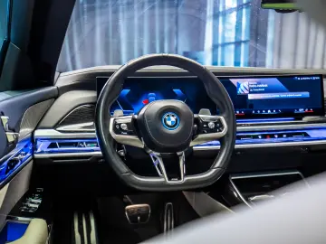 BMW 750e xDrive M-Sport  Warranty 03 27  Full PPF