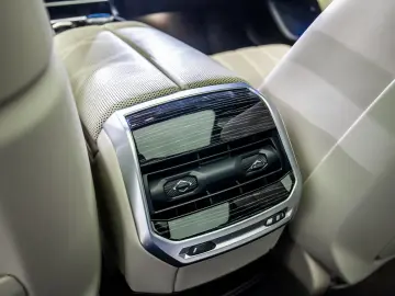 BMW 750e xDrive M-Sport  Warranty 03 27  Full PPF