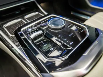 BMW 750e xDrive M-Sport  Warranty 03 27  Full PPF