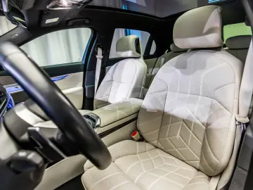 BMW 750e xDrive M-Sport  Warranty 03 27  Full PPF