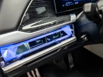 BMW 750e xDrive M-Sport  Warranty 03 27  Full PPF