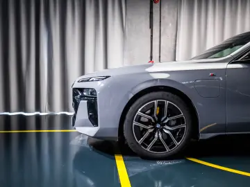 BMW 750e xDrive M-Sport  Warranty 03 27  Full PPF