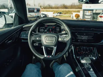 Audi SQ8