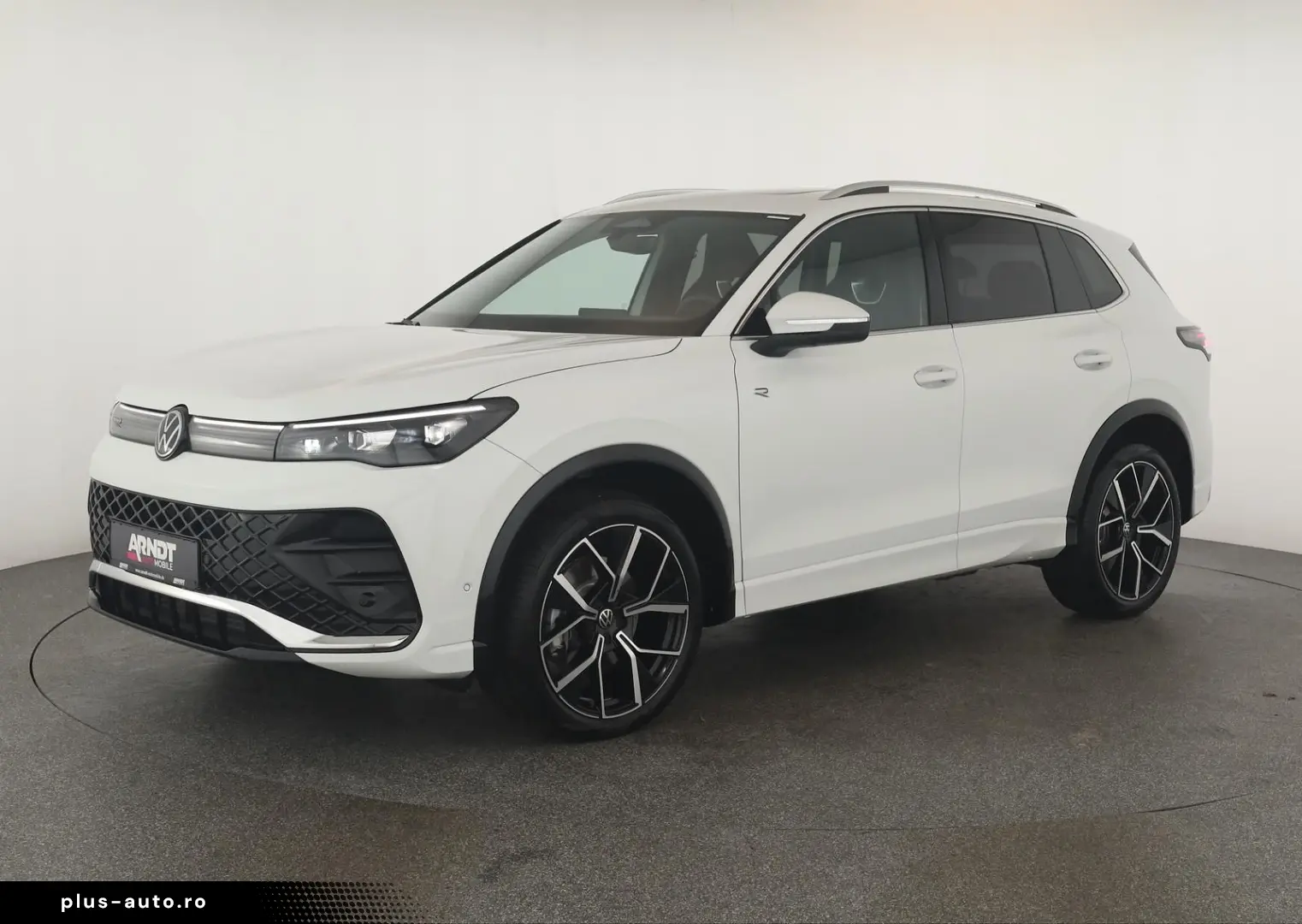 VW Tiguan 2.0 TDI 4M DSG R-Line Pano Nav Key Kam 20