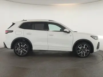 VW Tiguan 2.0 TDI 4M DSG R-Line Pano Nav Key Kam 20