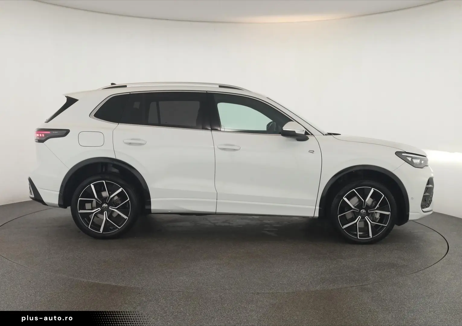 VW Tiguan 2.0 TDI 4M DSG R-Line Pano Nav Key Kam 20