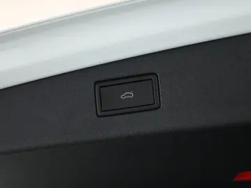 VW Tiguan 2.0 TDI 4M DSG R-Line Pano Nav Key Kam 20