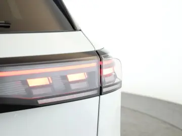 VW Tiguan 2.0 TDI 4M DSG R-Line Pano Nav Key Kam 20