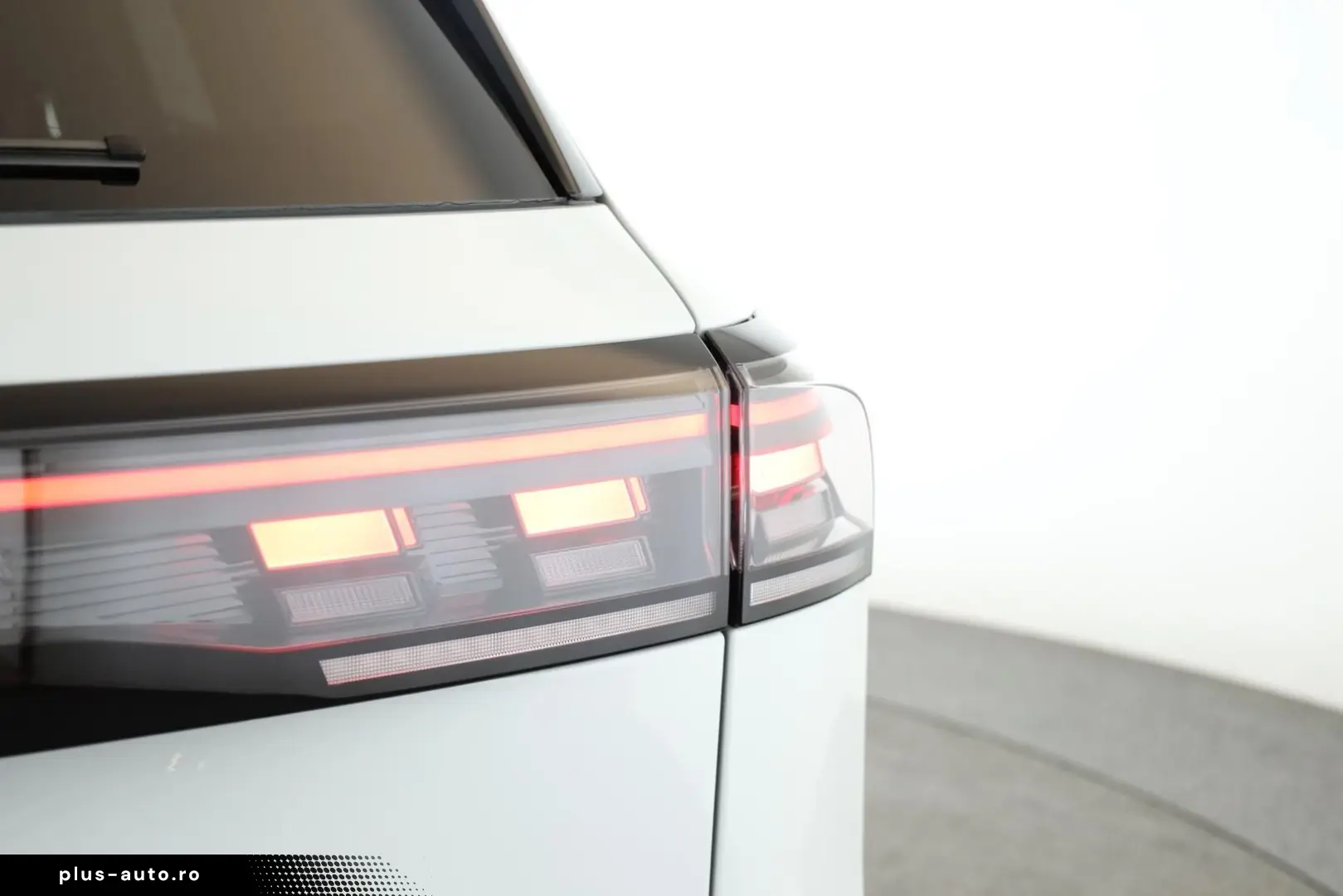 VW Tiguan 2.0 TDI 4M DSG R-Line Pano Nav Key Kam 20