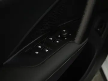 VW Tiguan 2.0 TDI 4M DSG R-Line Pano Nav Key Kam 20