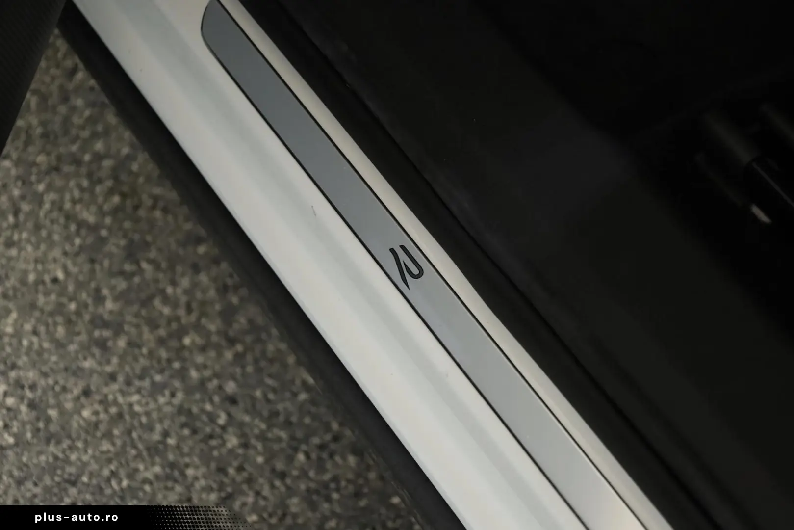 VW Tiguan 2.0 TDI 4M DSG R-Line Pano Nav Key Kam 20