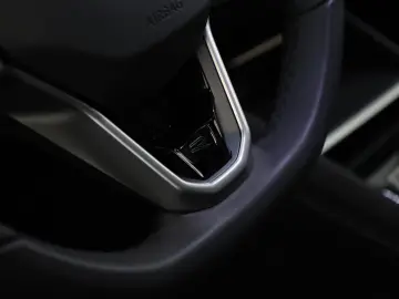 VW Tiguan 2.0 TDI 4M DSG R-Line Pano Nav Key Kam 20