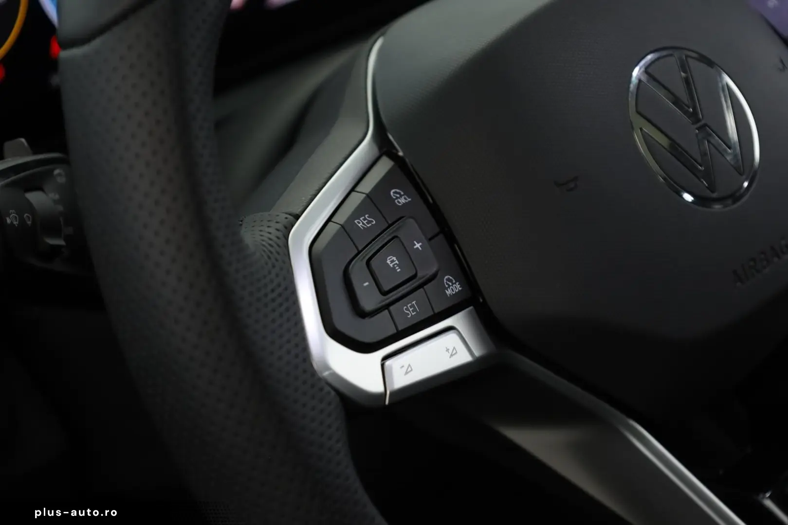 VW Tiguan 2.0 TDI 4M DSG R-Line Pano Nav Key Kam 20