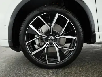 VW Tiguan 2.0 TDI 4M DSG R-Line Pano Nav Key Kam 20