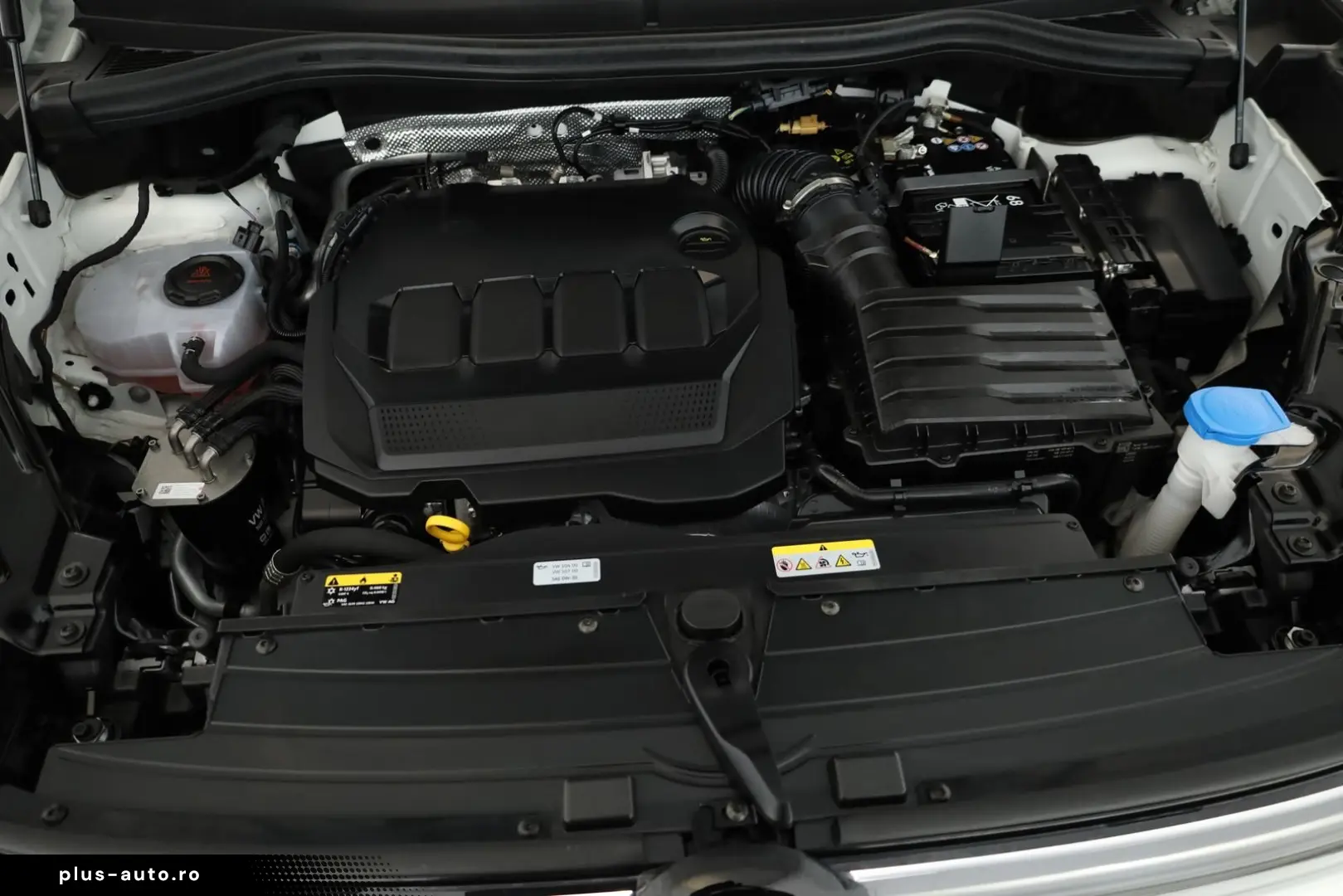 VW Tiguan 2.0 TDI 4M DSG R-Line Pano Nav Key Kam 20