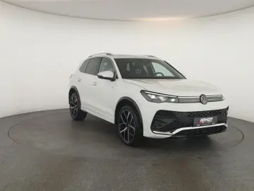 VW Tiguan 2.0 TDI 4M DSG R-Line Pano Nav Key Kam 20
