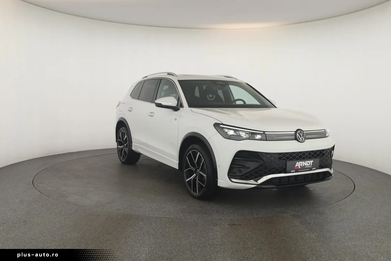 VW Tiguan 2.0 TDI 4M DSG R-Line Pano Nav Key Kam 20